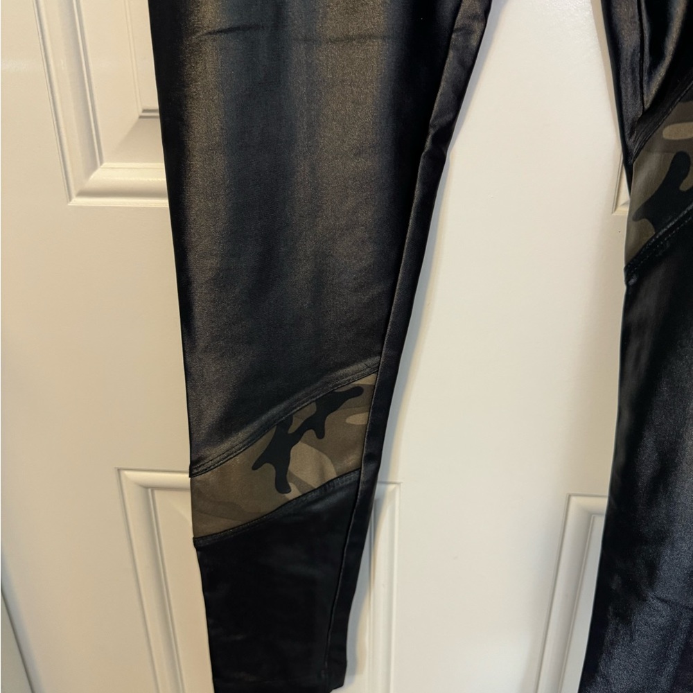 🔆KORAL BLACK WORKOUT LEGGINGS🔆 - Picture 4 of 10